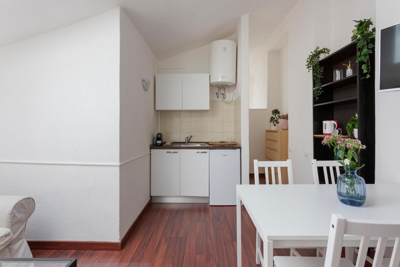 1 Bedroom Apt - Duomo 4 มิลาน ภายนอก รูปภาพ